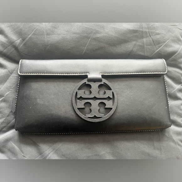 Tory Burch Handbags - Tory Burch Miller Envelope Wallet